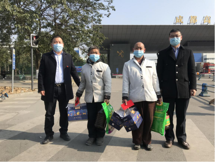 真情关爱暖人心